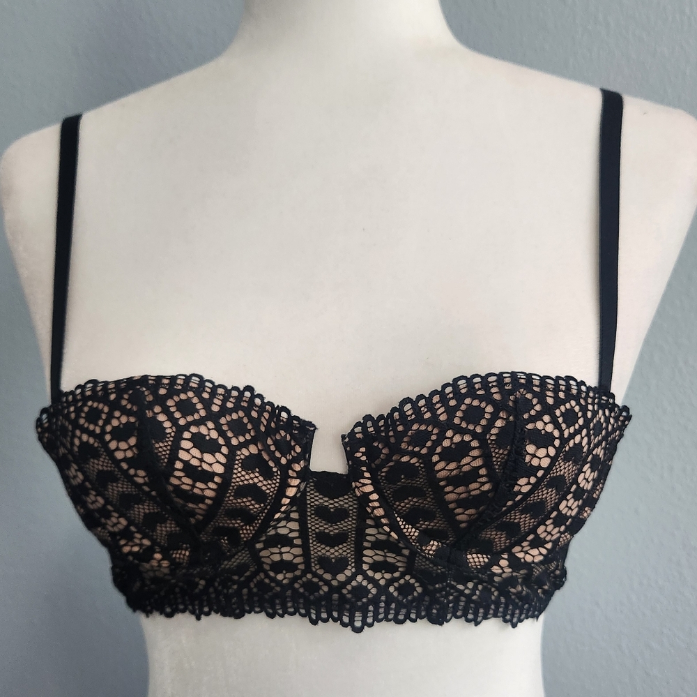 Amore Me Elegant Black Lace Underwire Bra NWT size 32A